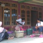 YOGA SETYO UTOMO, MAHASISWA UNIVERSITAS BOYOLALI : BUNGA MAWAR KOMODITAS UTAMA LERENG MERAPI YANG TERPINGGIRKAN.