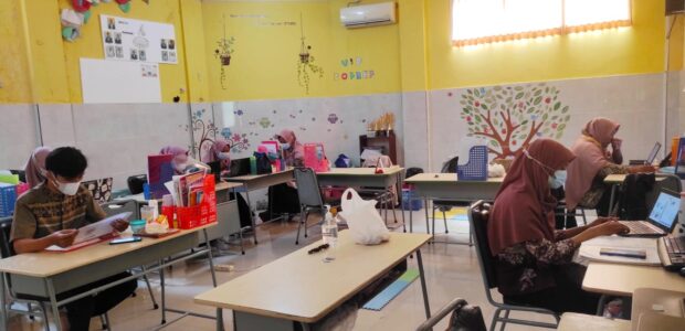 Dosen Universitas Ahmad Dahlan adakan Pengabdian Masyarakat Bersama Guru SD di Yogyakarta.